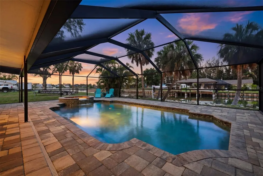 9910 Peninsular Drive Gibsonton FL 33534