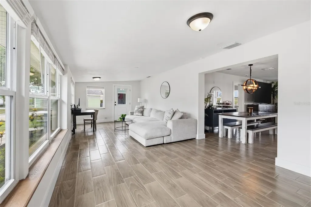 9910 Peninsular Drive Gibsonton FL 33534