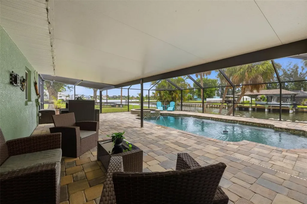 9910 Peninsular Drive Gibsonton FL 33534