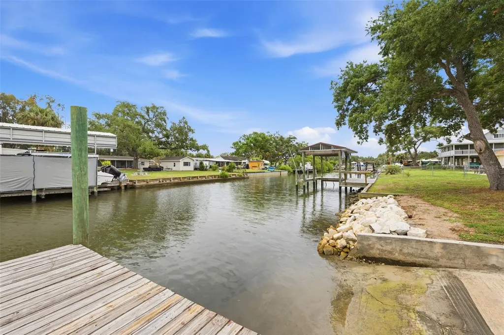 9910 Peninsular Drive Gibsonton FL 33534