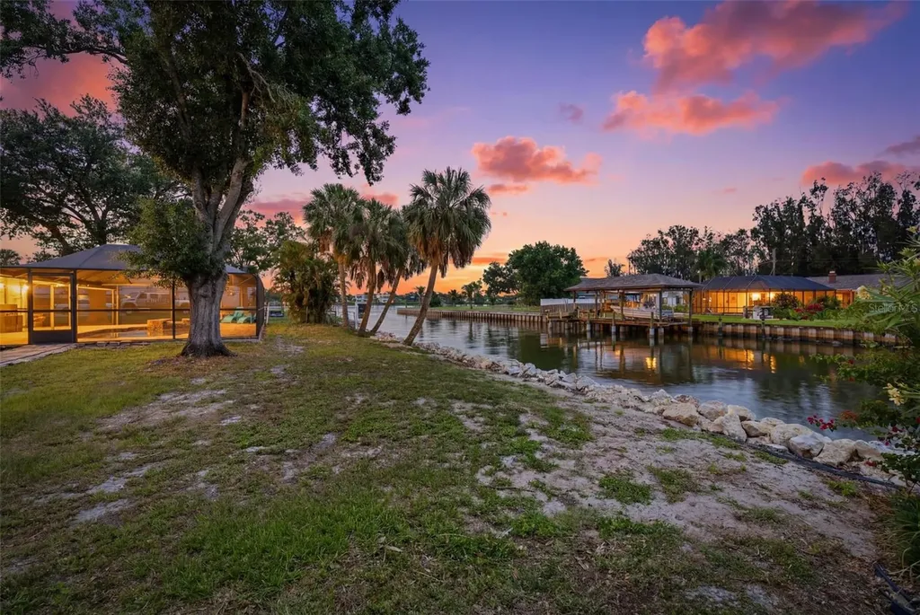 9910 Peninsular Drive Gibsonton FL 33534