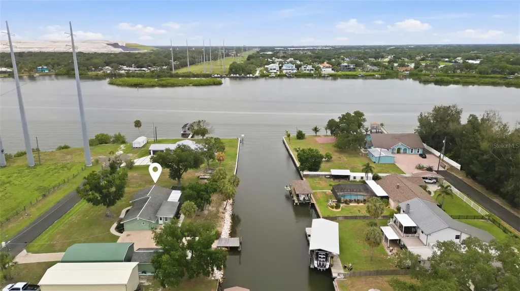 9910 Peninsular Drive Gibsonton FL 33534