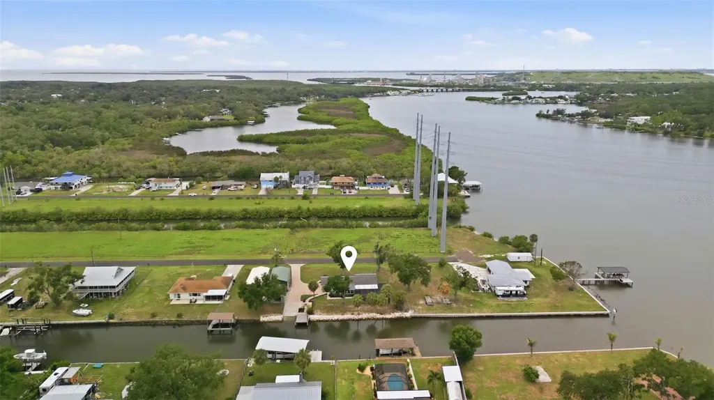 9910 Peninsular Drive Gibsonton FL 33534