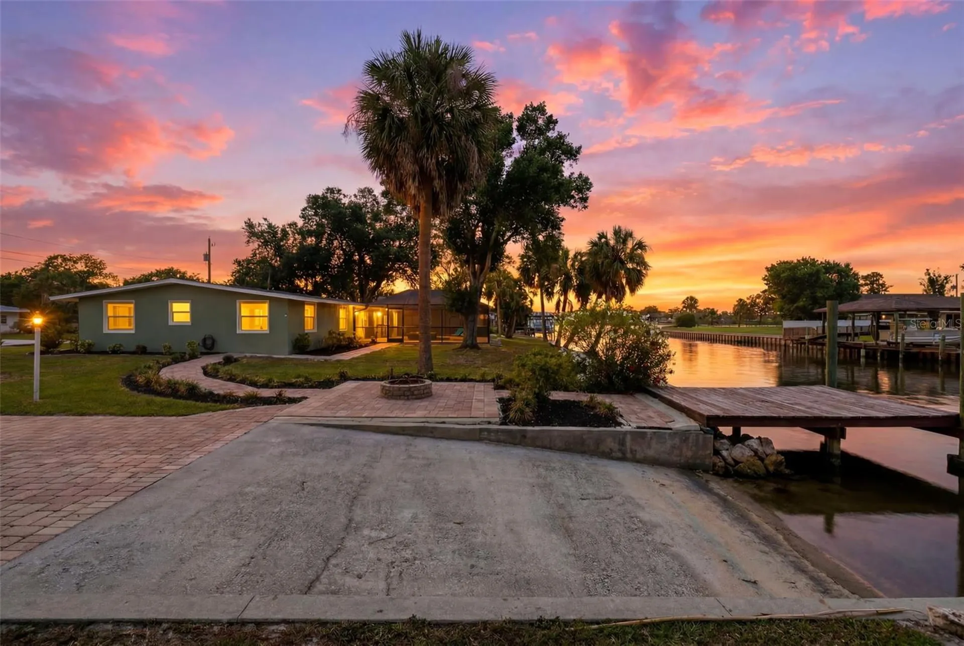 9910 Peninsular Drive Gibsonton FL 33534