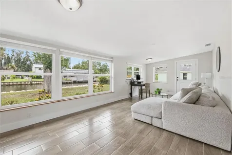 9910 Peninsular Drive Gibsonton FL 33534