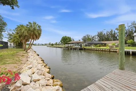 9910 Peninsular Drive Gibsonton FL 33534