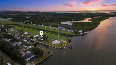 9910 Peninsular Drive Gibsonton FL 33534