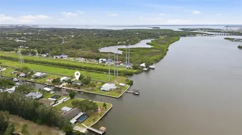 9910 Peninsular Drive Gibsonton FL 33534