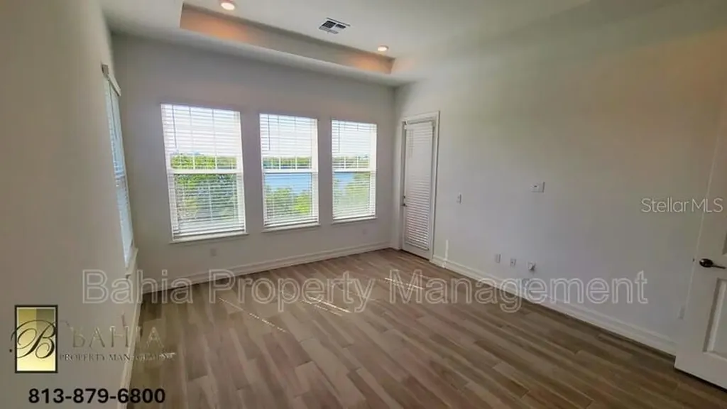 1074 Seagrape Drive Ruskin FL 33570