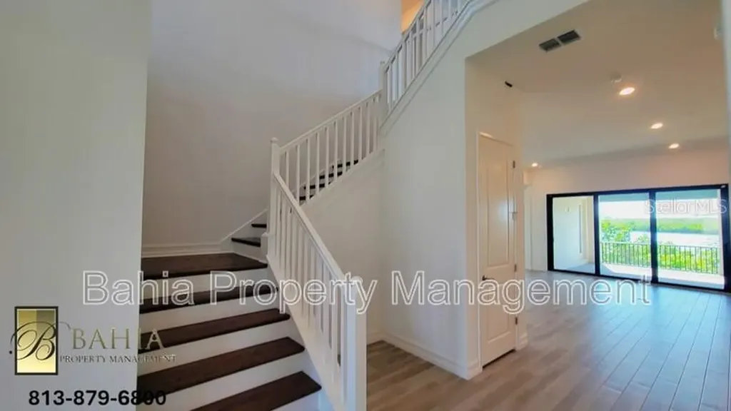 1074 Seagrape Drive Ruskin FL 33570
