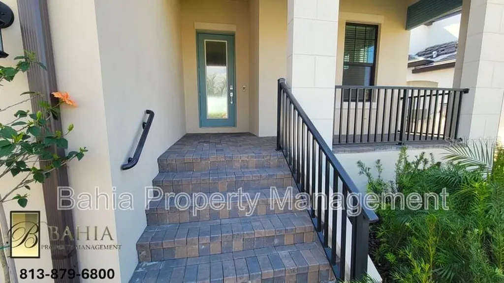 1074 Seagrape Drive Ruskin FL 33570