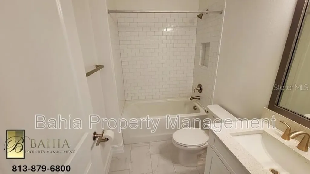 1074 Seagrape Drive Ruskin FL 33570