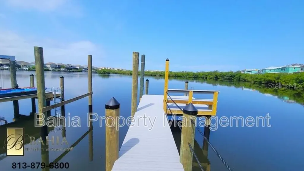 1074 Seagrape Drive Ruskin FL 33570