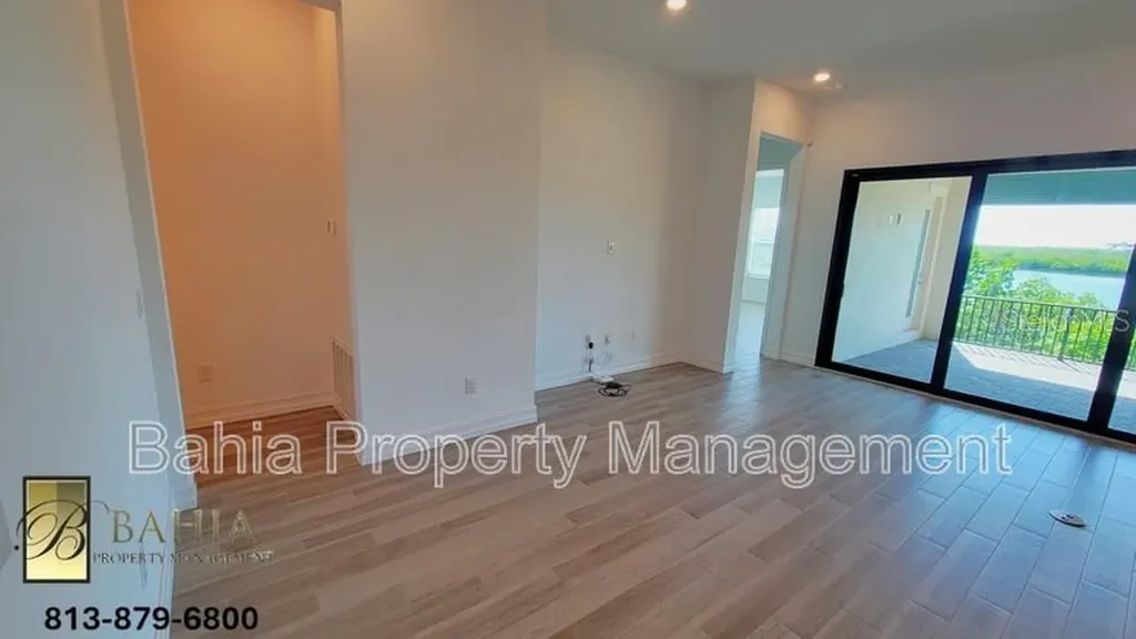 1074 Seagrape Drive Ruskin FL 33570