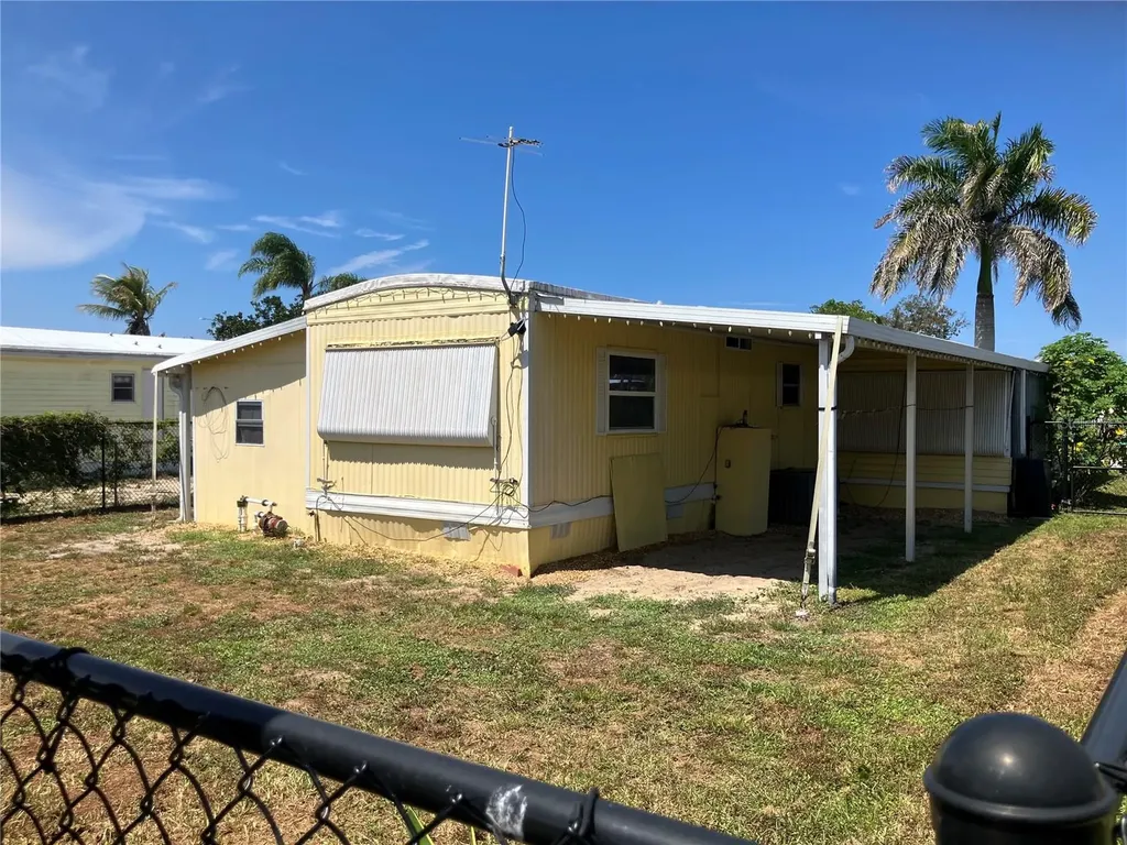 7388 SE Swan Avenue Hobe Sound FL 33455