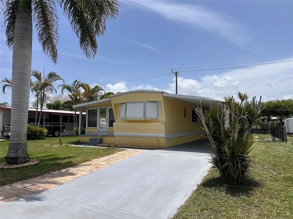 7388 SE Swan Avenue Hobe Sound FL 33455