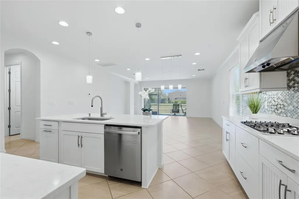 5713 Sunflower Circle Sarasota FL 34238