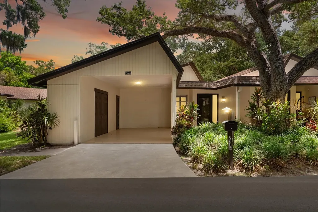 2242 Circlewood Drive Sarasota FL 34231