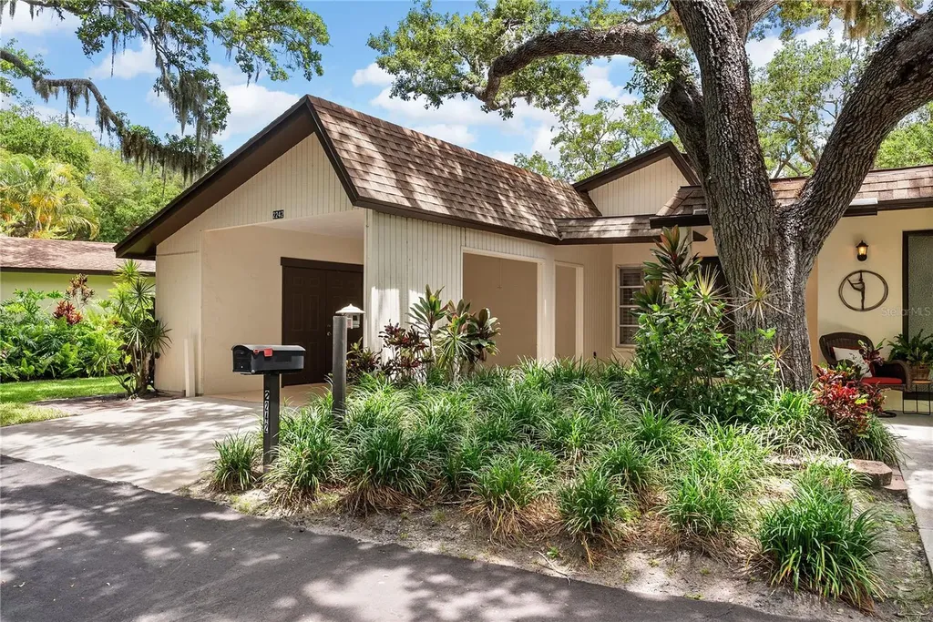2242 Circlewood Drive Sarasota FL 34231