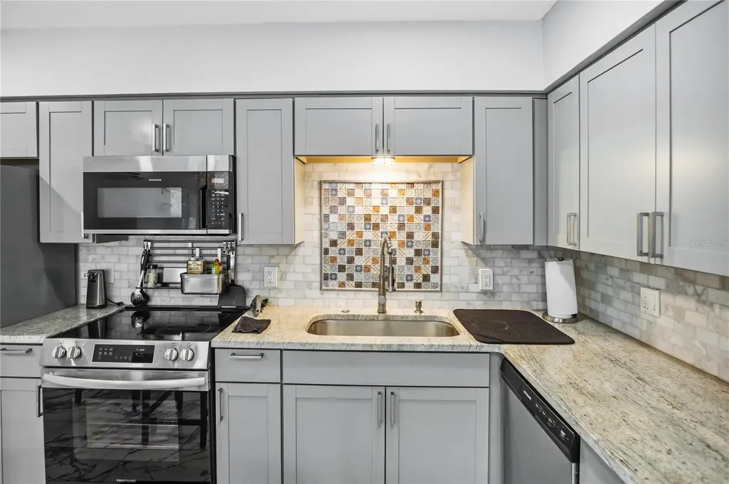 416 73rd Avenue N St Petersburg FL 33702