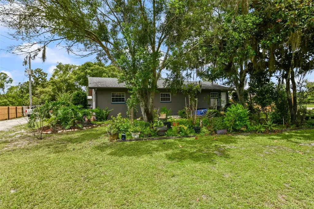 2036 Lake View Avenue Chuluota FL 32766