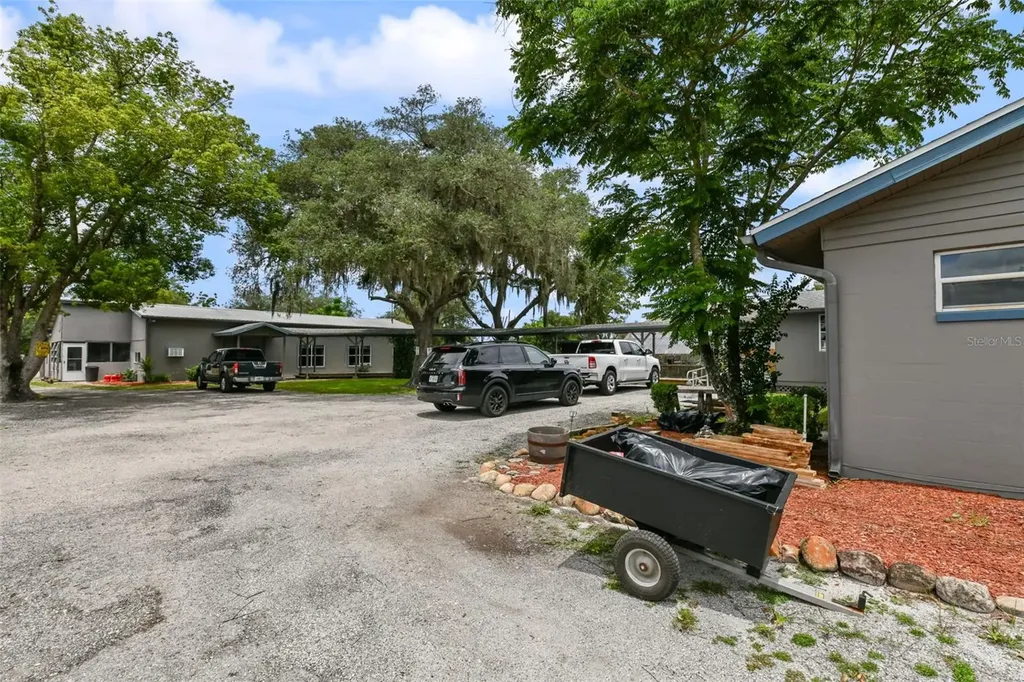 2036 Lake View Avenue Chuluota FL 32766