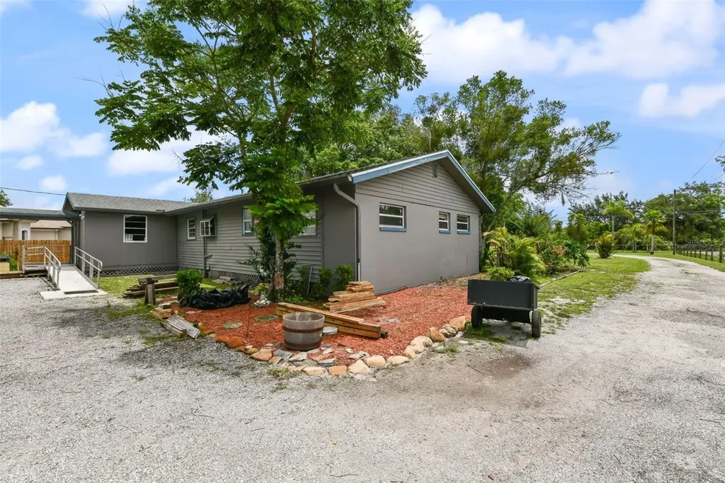 2036 Lake View Avenue Chuluota FL 32766