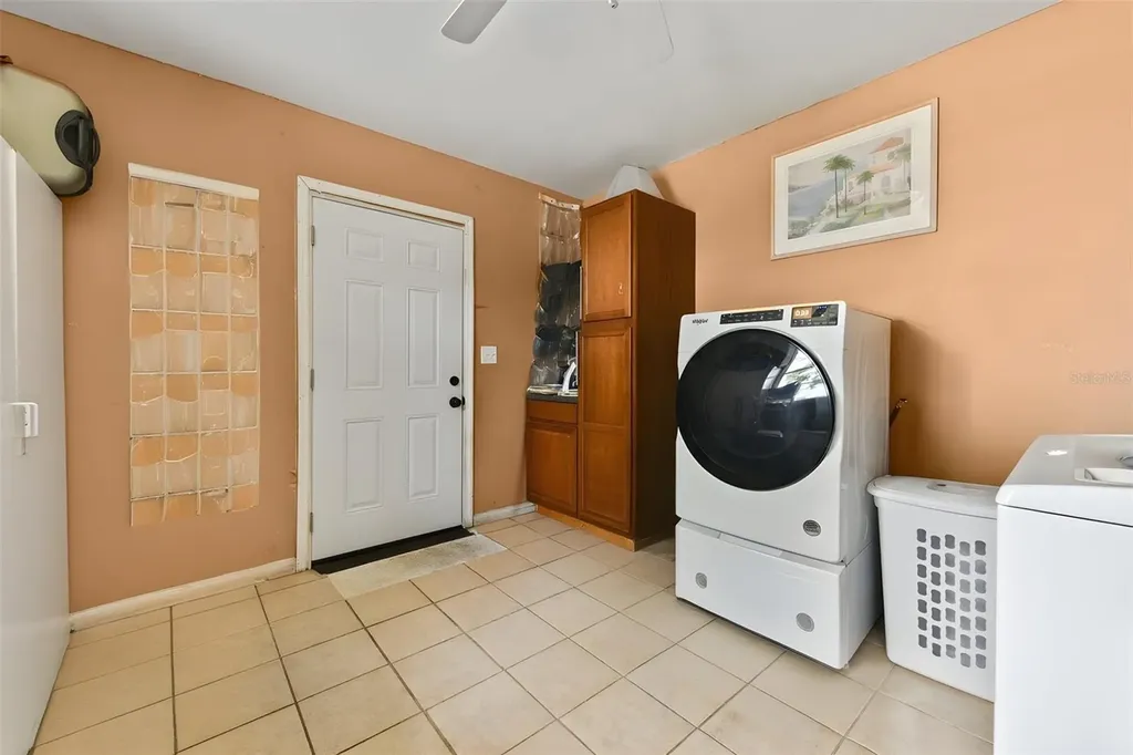 2036 Lake View Avenue Chuluota FL 32766