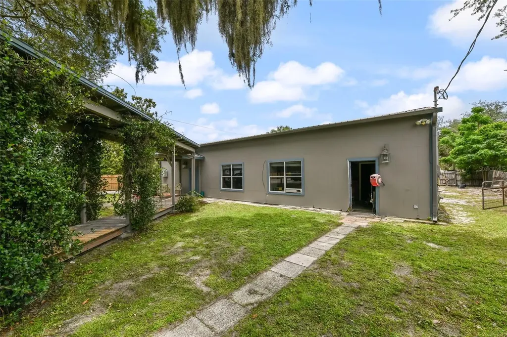 2036 Lake View Avenue Chuluota FL 32766
