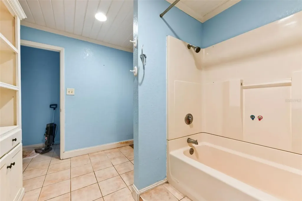 2036 Lake View Avenue Chuluota FL 32766
