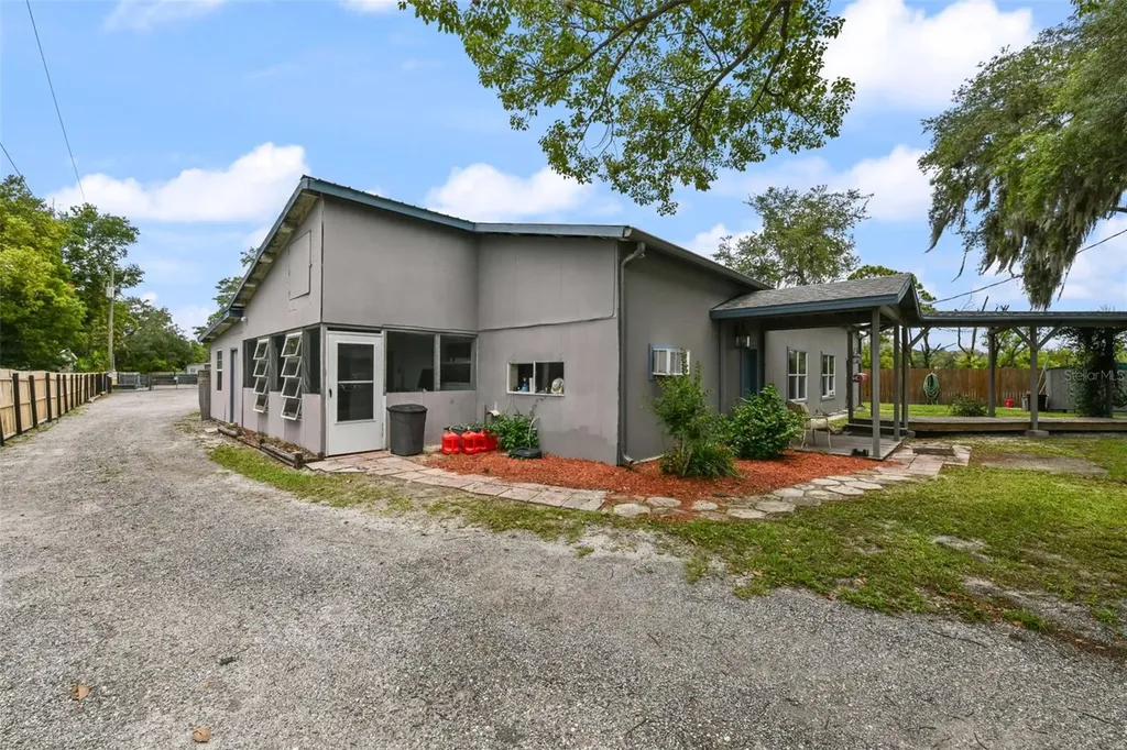 2036 Lake View Avenue Chuluota FL 32766