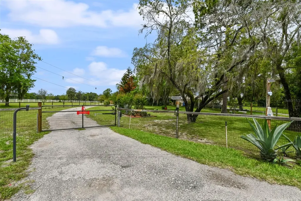 2036 Lake View Avenue Chuluota FL 32766