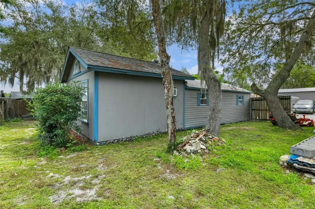2036 Lake View Avenue Chuluota FL 32766