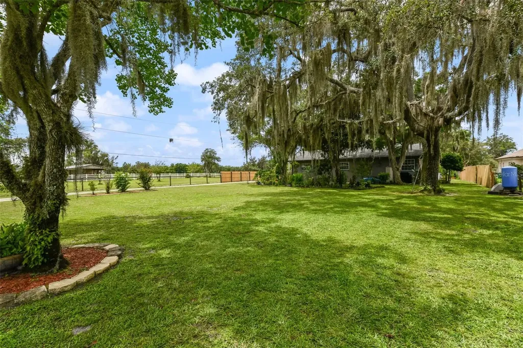 2036 Lake View Avenue Chuluota FL 32766
