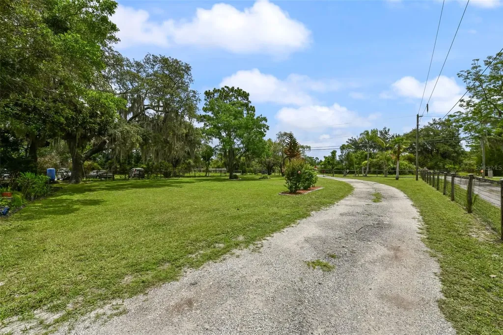 2036 Lake View Avenue Chuluota FL 32766