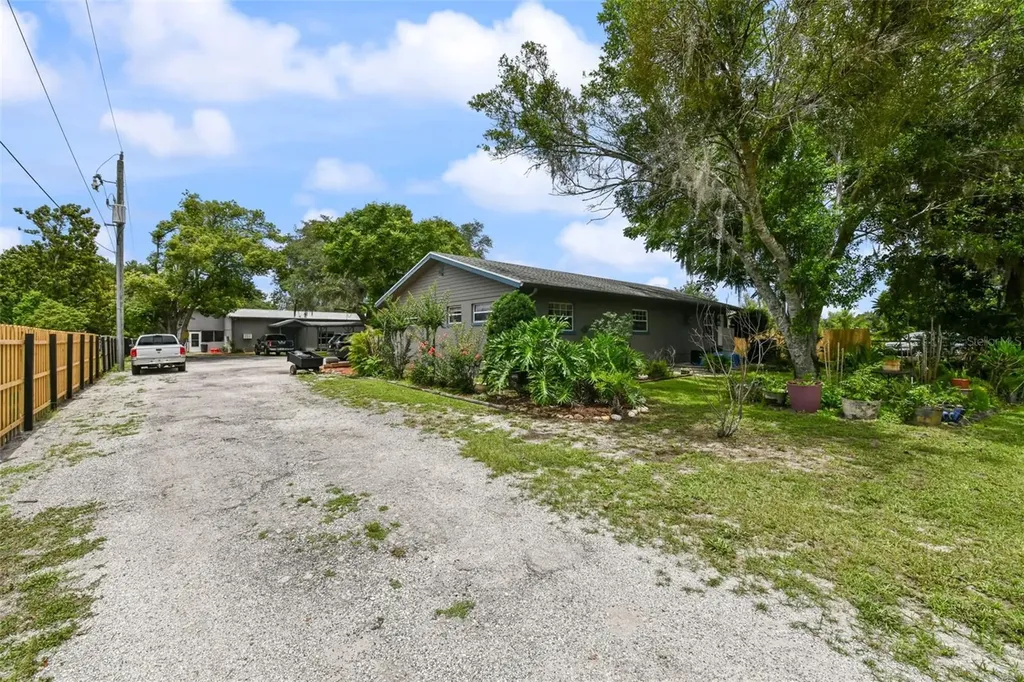 2036 Lake View Avenue Chuluota FL 32766