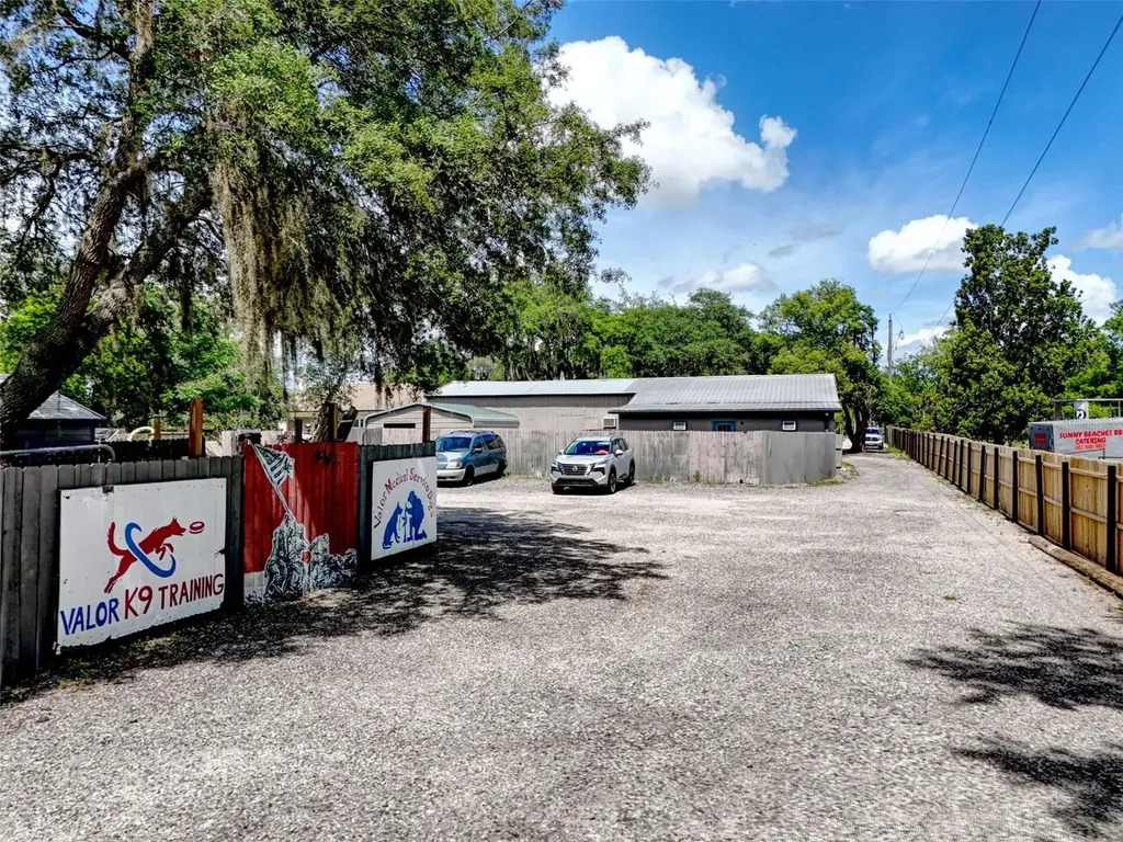 2036 Lake View Avenue Chuluota FL 32766