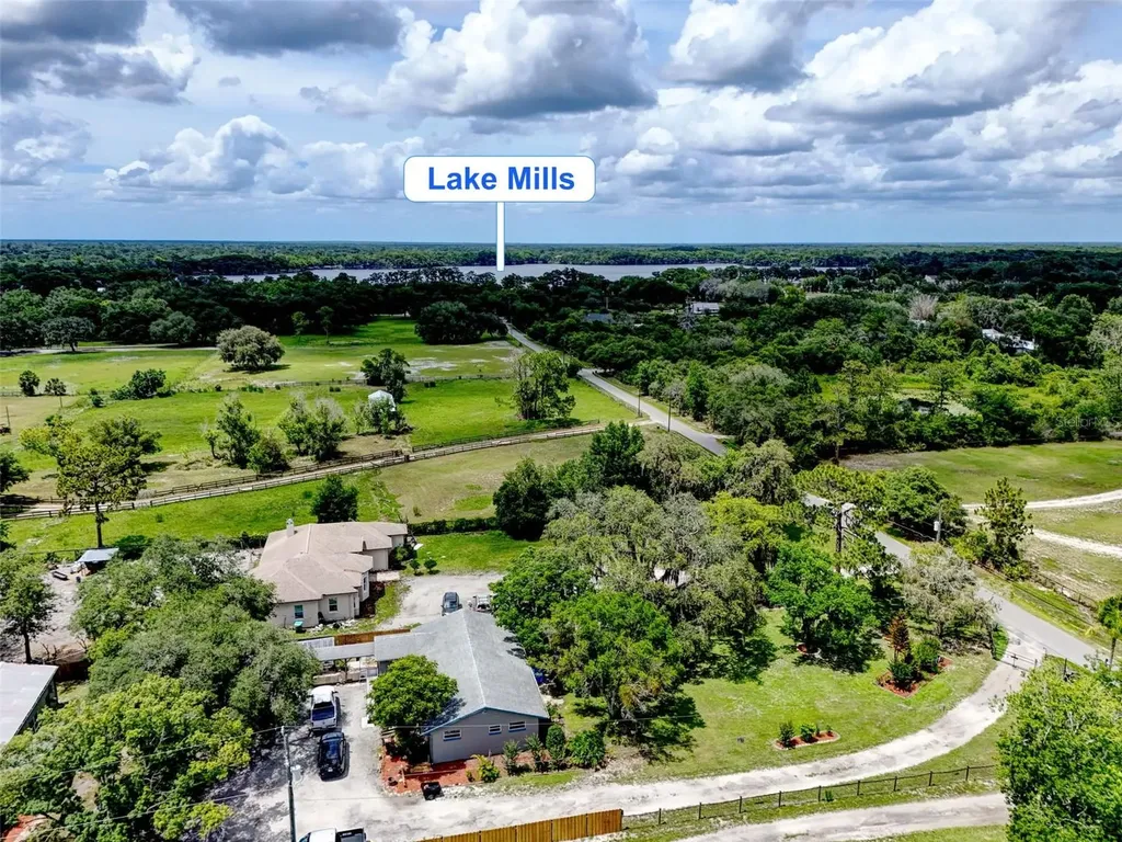 2036 Lake View Avenue Chuluota FL 32766
