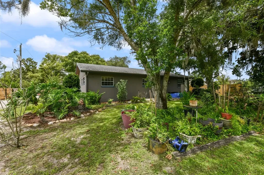2036 Lake View Avenue Chuluota FL 32766