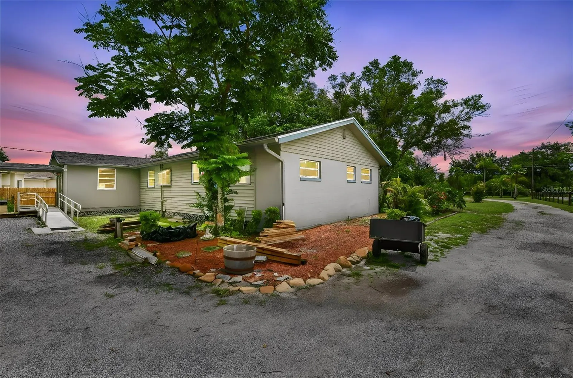 2036 Lake View Avenue Chuluota FL 32766