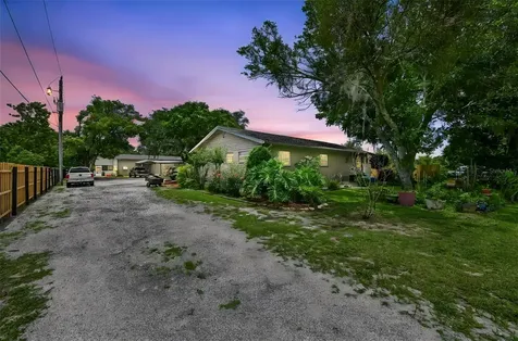 2036 Lake View Avenue Chuluota FL 32766