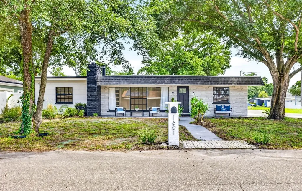 1601 E Paris Street Tampa FL 33610