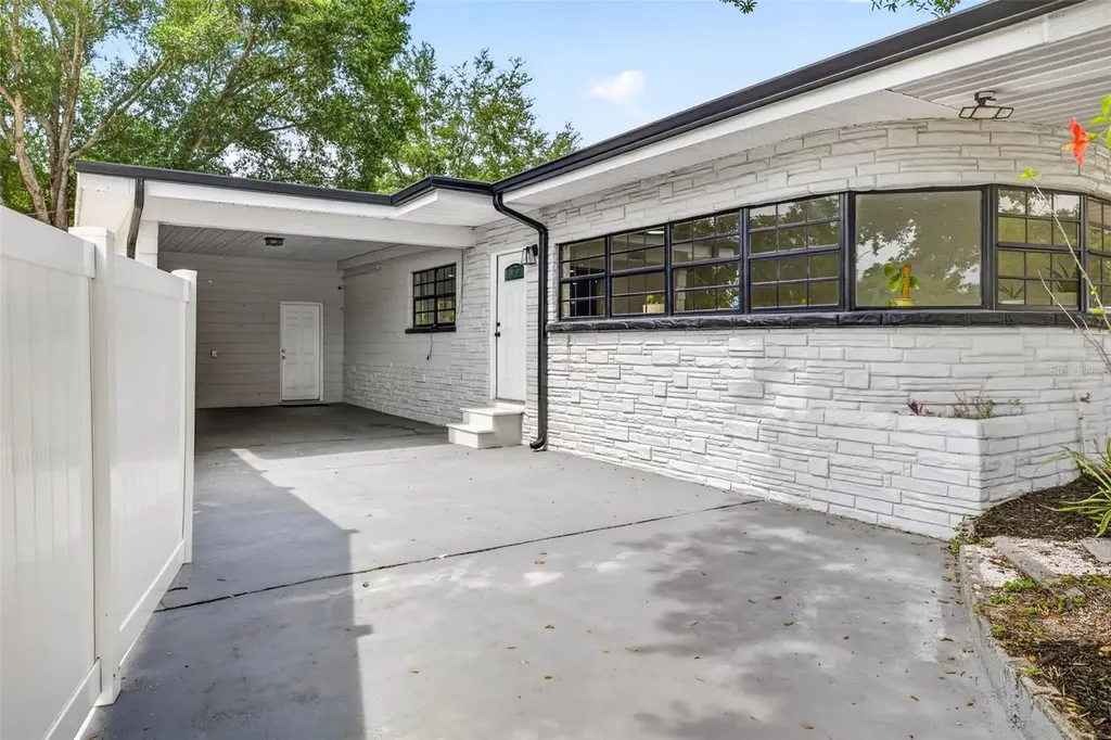 1601 E Paris Street Tampa FL 33610