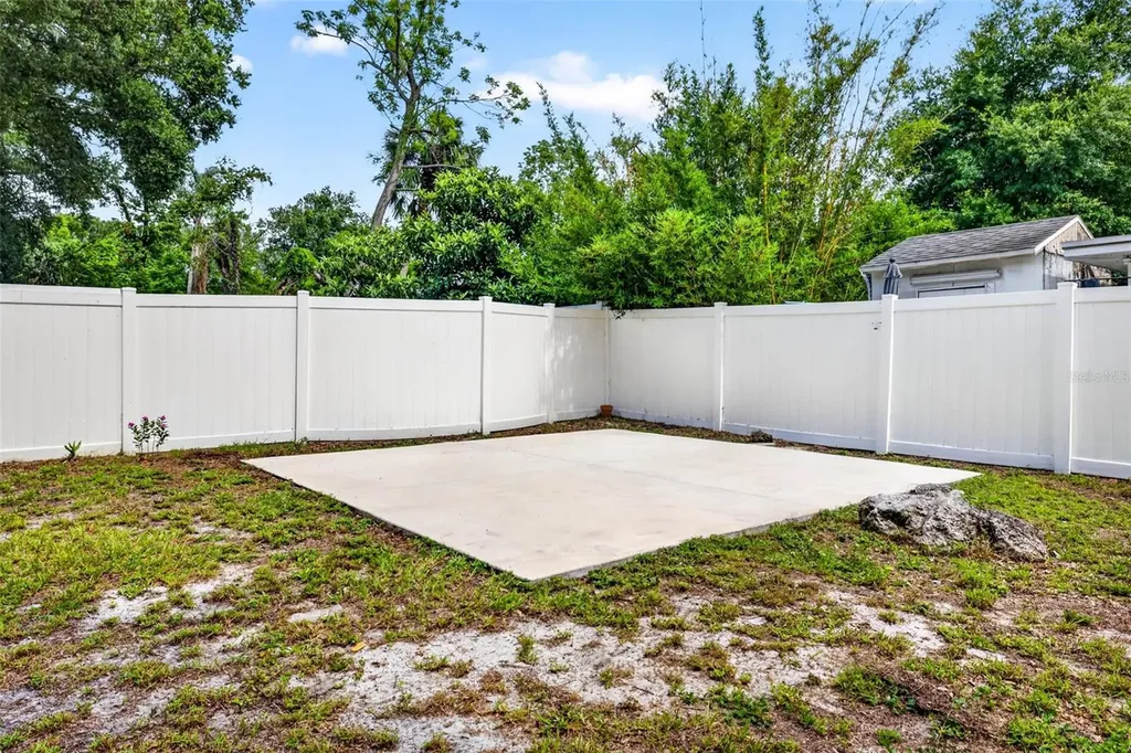 1601 E Paris Street Tampa FL 33610