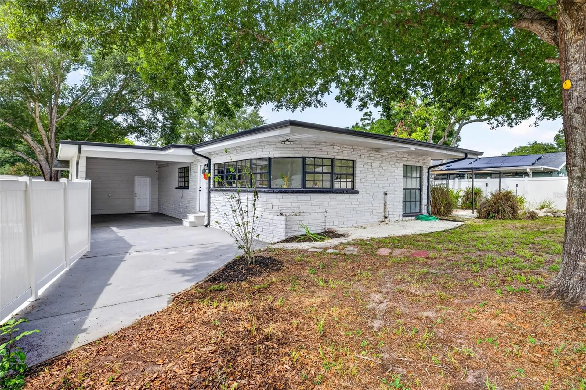 1601 E Paris Street Tampa FL 33610