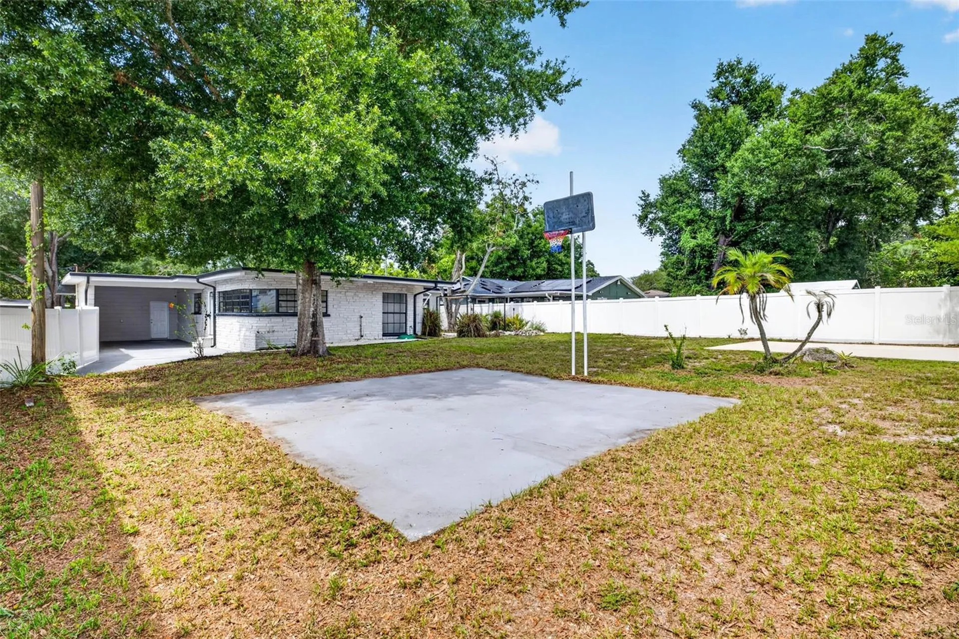1601 E Paris Street Tampa FL 33610