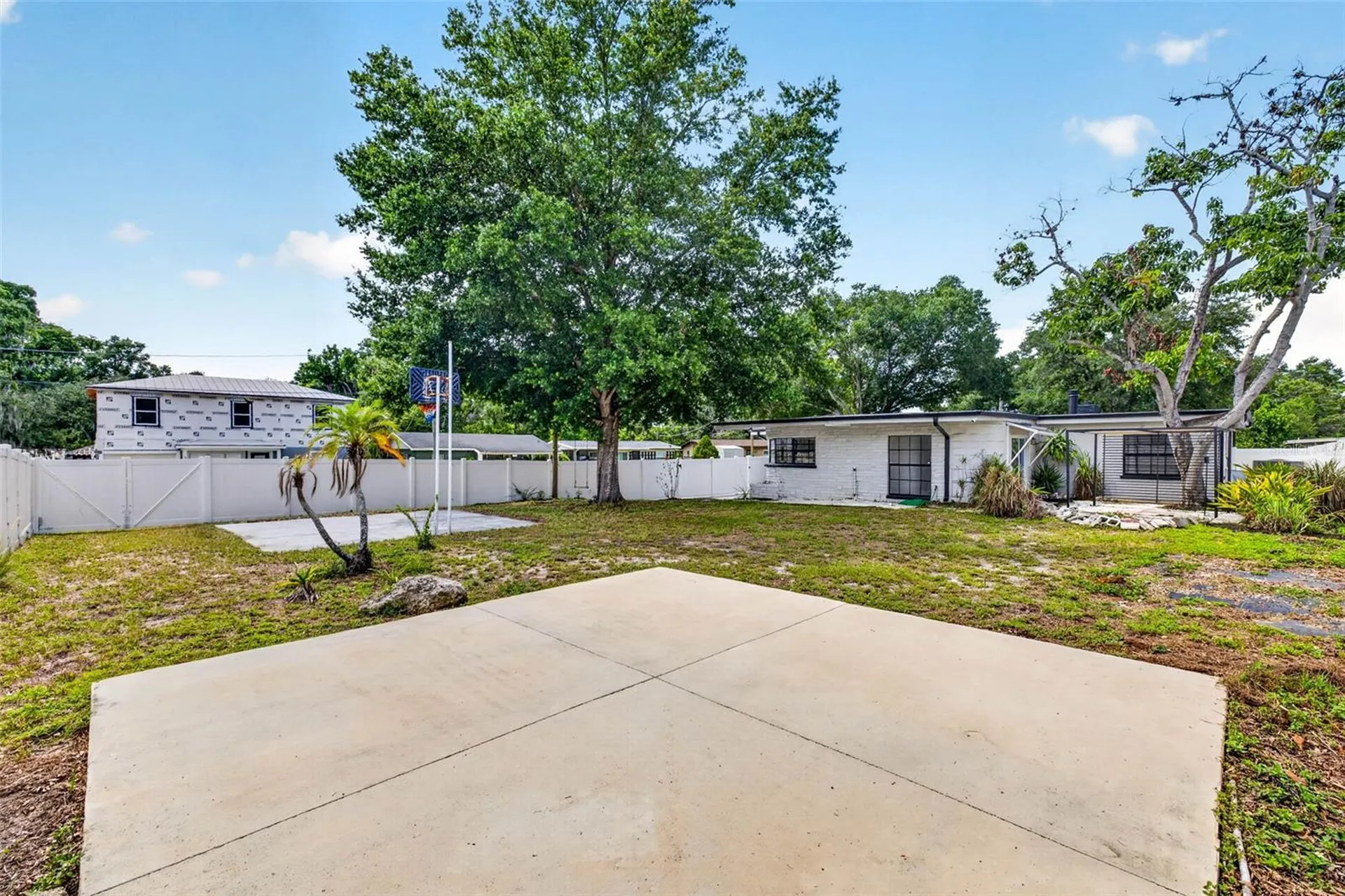 1601 E Paris Street Tampa FL 33610