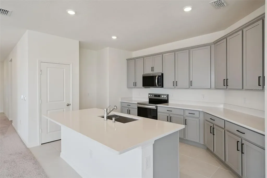 338 Ridgemark Avenue Groveland FL 34736