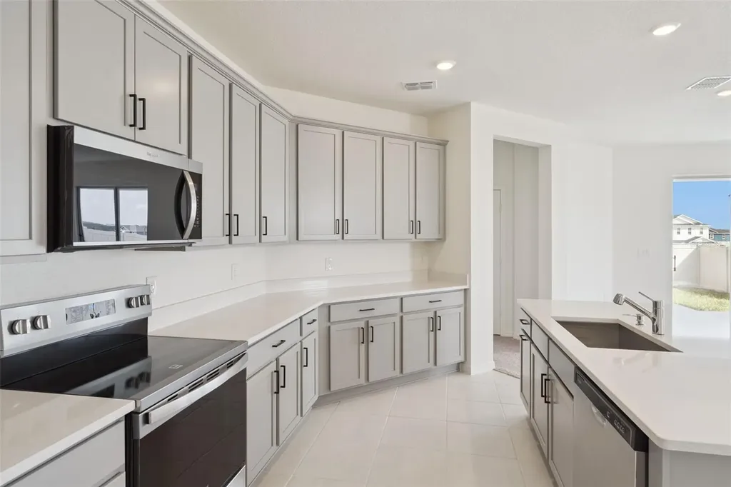 338 Ridgemark Avenue Groveland FL 34736