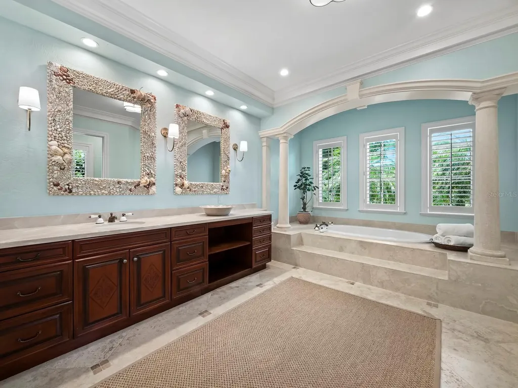 1280 Hidden Harbor Way Sarasota FL 34242